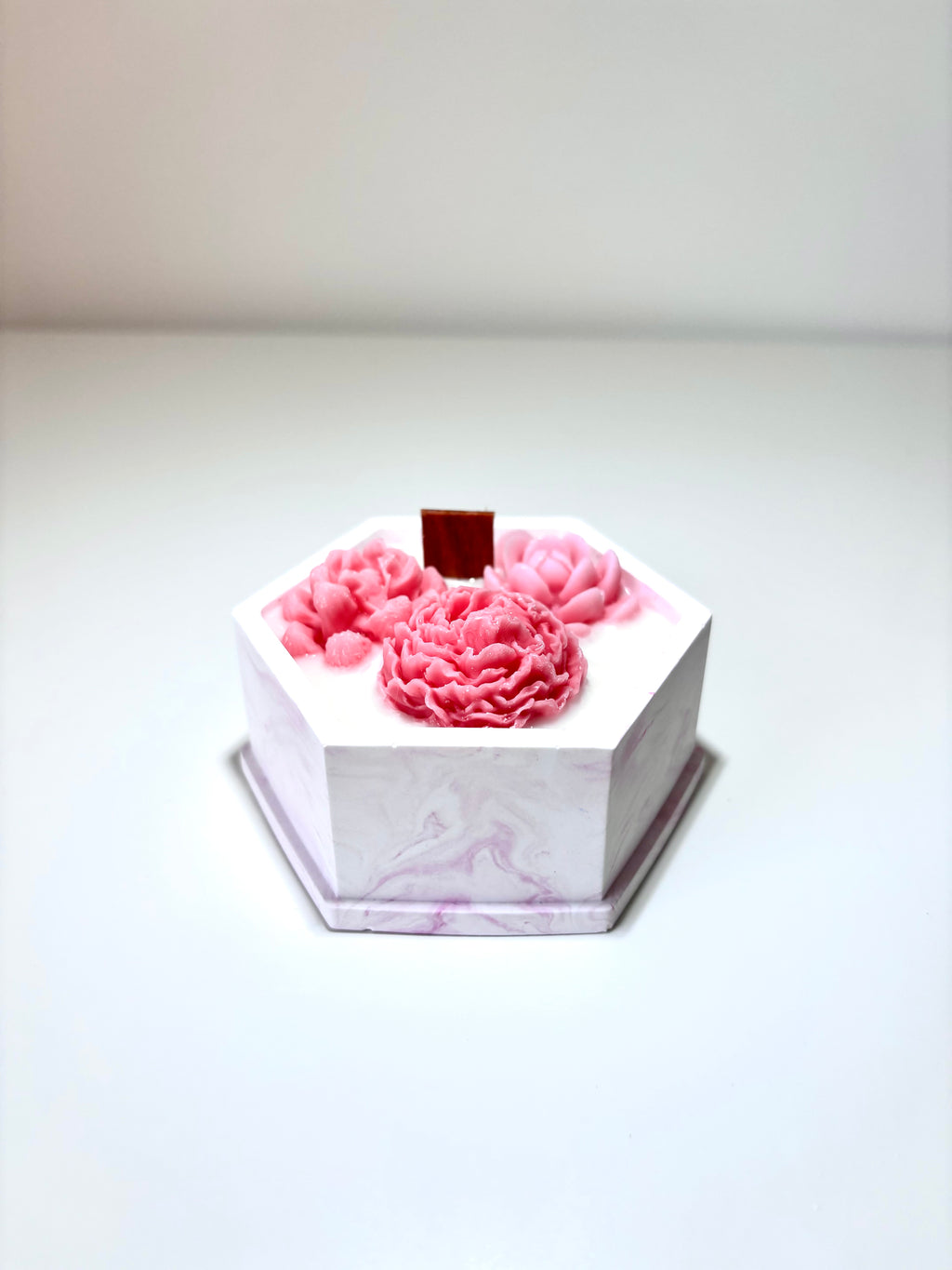 Vidutinė Šešiakampė Žvakė Indelyje