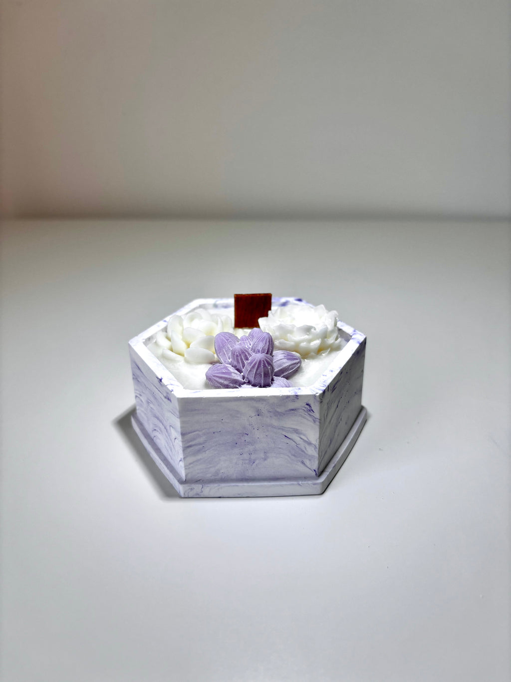 Vidutinė Šešiakampė Žvakė Indelyje