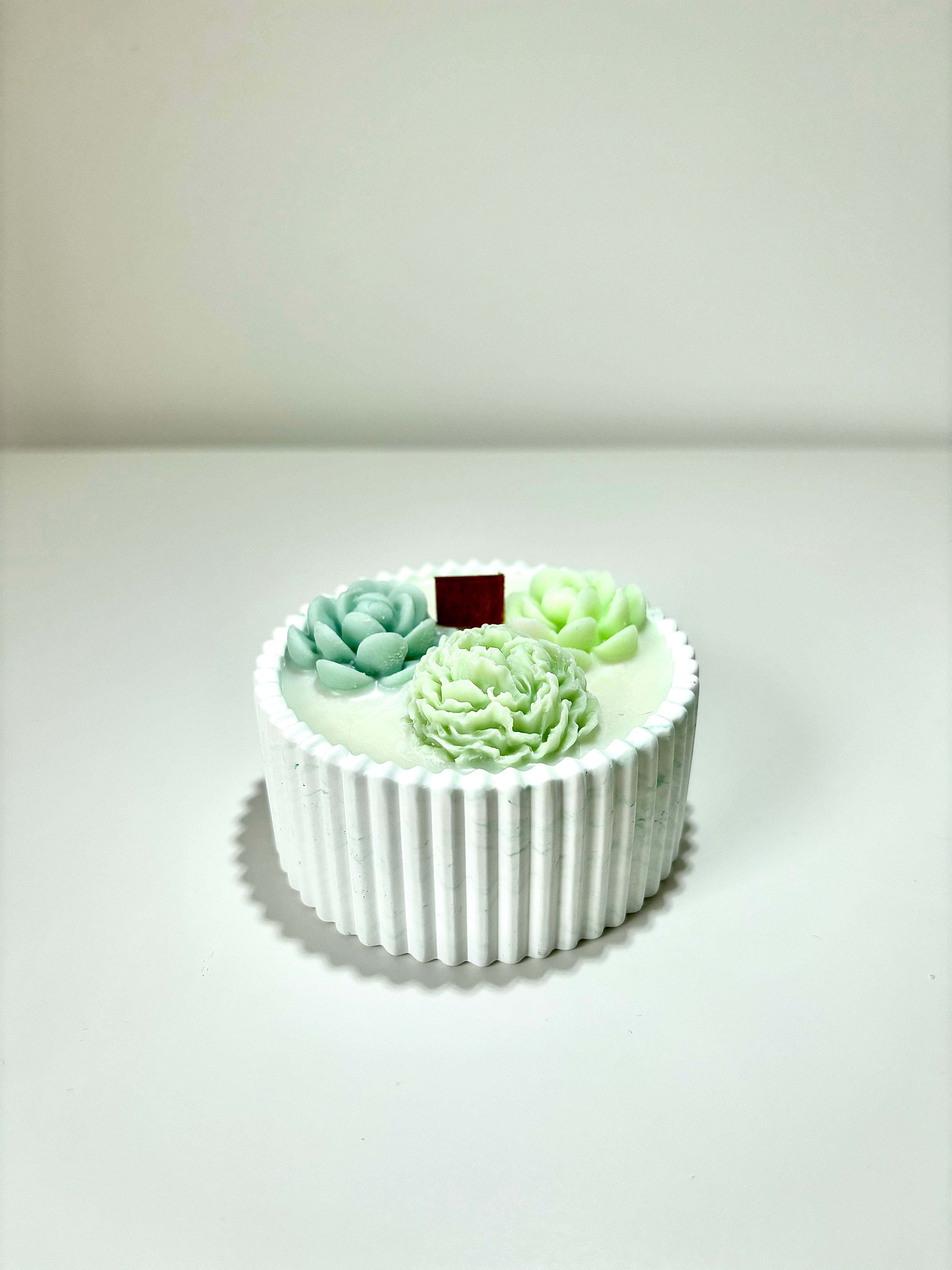 Vidutinė Apvali Žvakė Indelyje