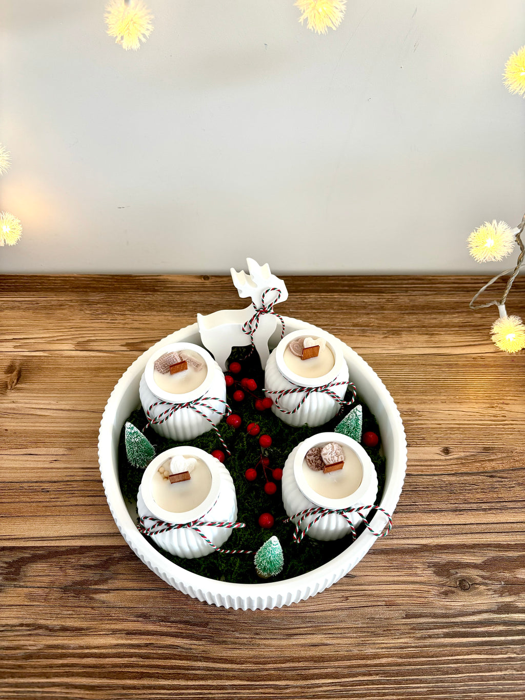 "Šv. Kalėdų Belaukiant" rankų darbo žvakių su padėklu rinkinys