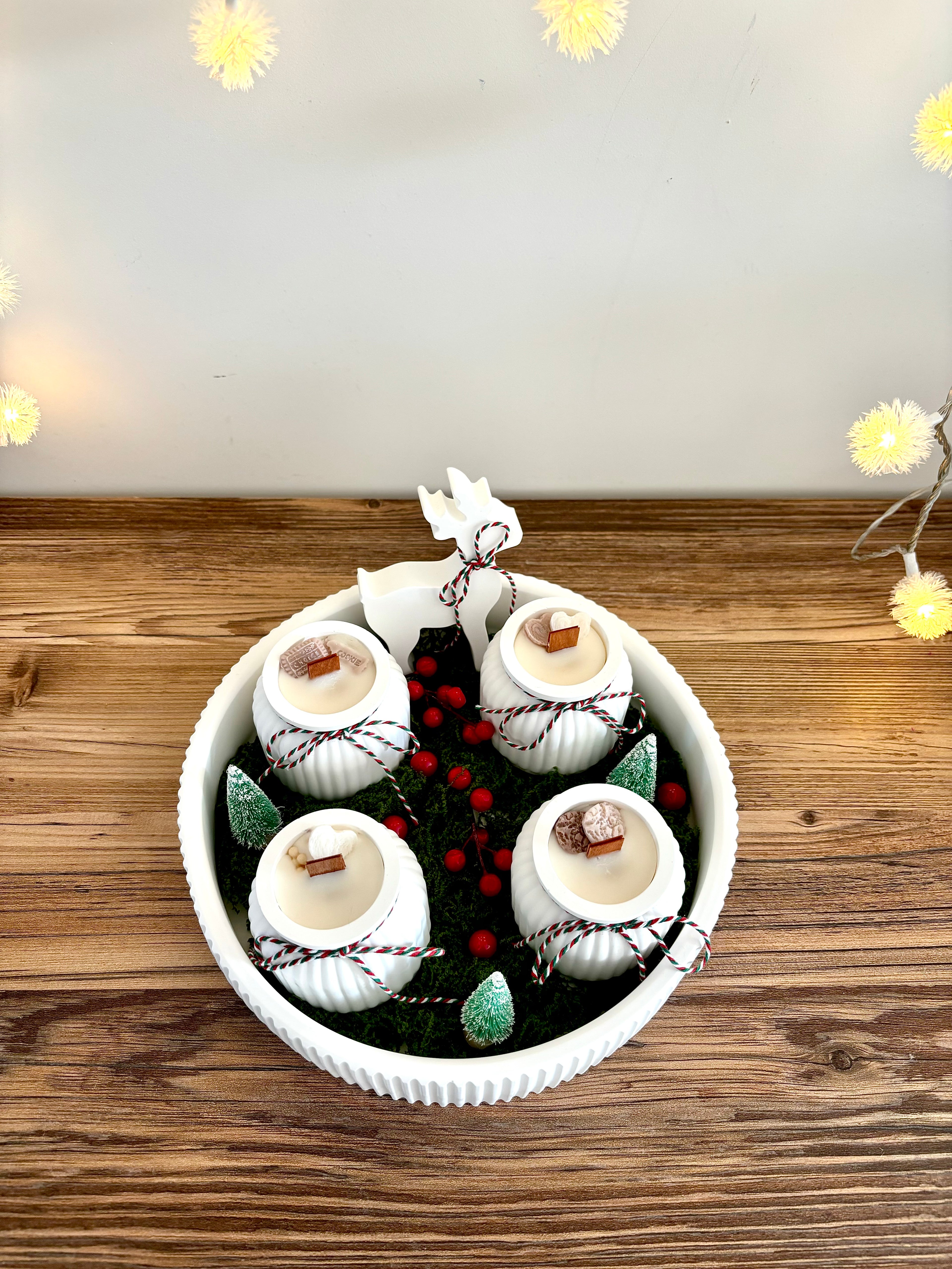 "Šv. Kalėdų Belaukiant" rankų darbo žvakių su padėklu rinkinys