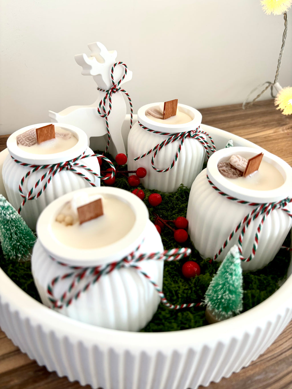 "Šv. Kalėdų Belaukiant" rankų darbo žvakių su padėklu rinkinys