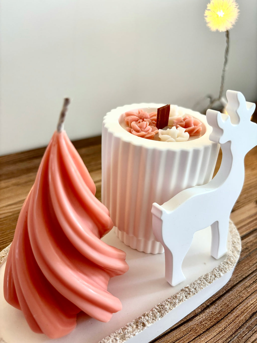 "Koralinės Kalėdos" Kalėdinis žvakių su padėkliuku rinkinys