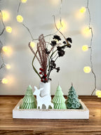 "Vienos Eglutės Negana" Kalėdinis rankų darbo žvakių rinkinys su puokštele ir padėkliuku
