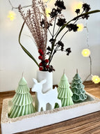 "Vienos Eglutės Negana" Kalėdinis rankų darbo žvakių rinkinys su puokštele ir padėkliuku