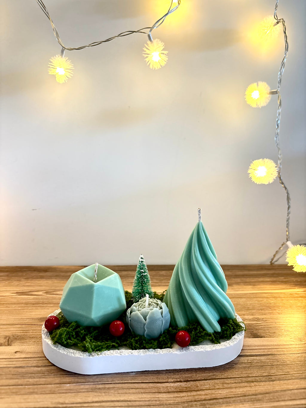 "Miško pasaka" Kalėdinis rankų darbo žvakių su padėkliuku rinkinys