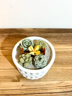 Didelė, vazonėlio formos žvakė indelyje